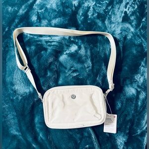lululemon crossbody camera bag